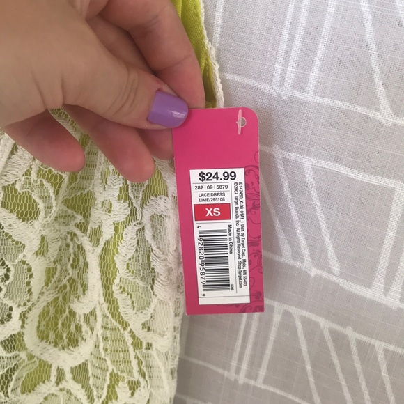 Lace Dress - Picture 5 of 7